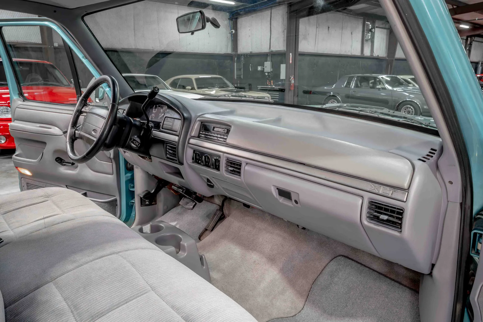  1994-Ford-F150-Calypso Green Dark Tourmaline-A99286-49.jpg